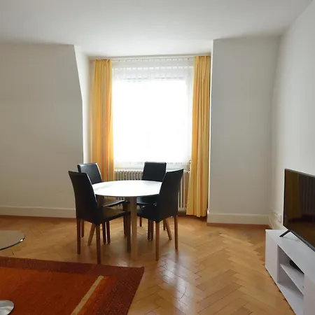 Cosy 2-bedroom Near - Stardust 31 Apartment *