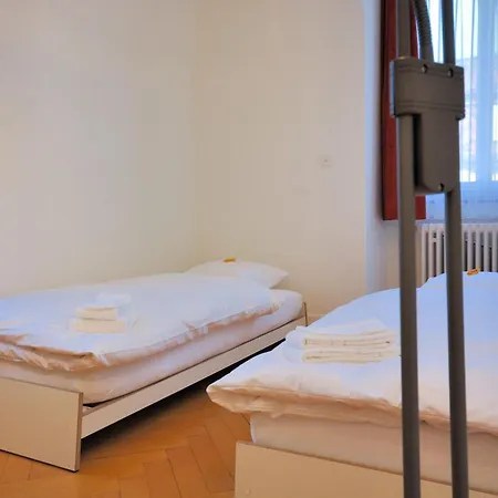 Spacious 2-bedroom Near - Stardust 32 Zurich