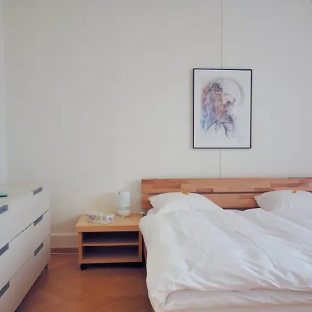 Apartment Spacious 2-bedroom Near - Stardust 32 Zurich