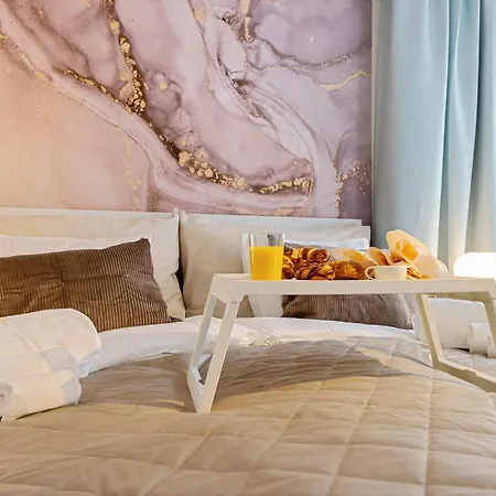 Boutique Design-suite-apartment At Best Central Location Apartment