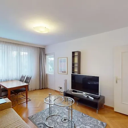 Executive 1 Bedroom Flat, Center Apartment *