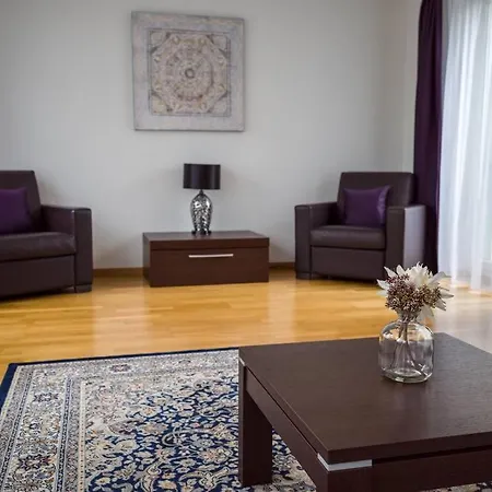 Apartment And Big 1 Bedroom Flat Center/near *