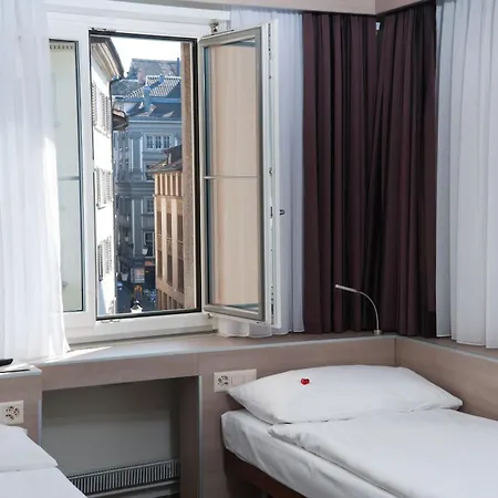 Hotel Alexander Old Town 3*