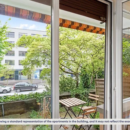 Apartment 15-min To Center: Cozy