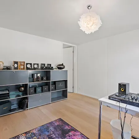 Exclusive Spacious Apt. With Garden In Apartment *