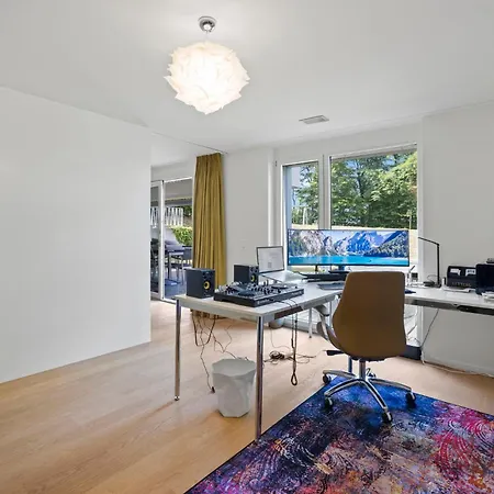 Exclusive Spacious Apt. With Garden In Zurich