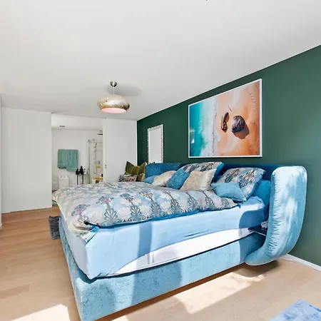 Exclusive Spacious Apt. With Garden In Apartment Zurich