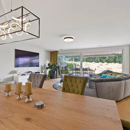 Exclusive Spacious Apt. With Garden In Apartment Zurich