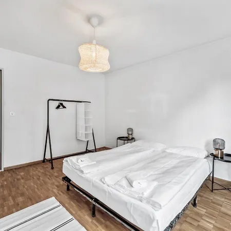 Apartment Chic 3-bedroom Near Center *