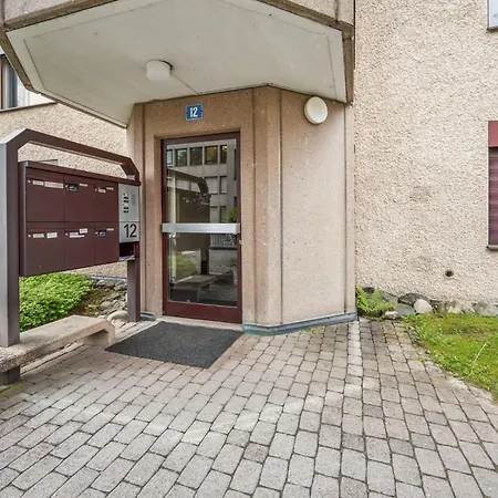 Chic 3-bedroom Near Center Apartment *