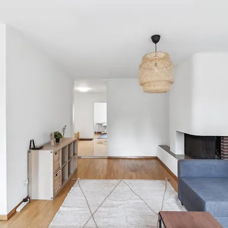 Apartment Chic 3-bedroom Near Center *