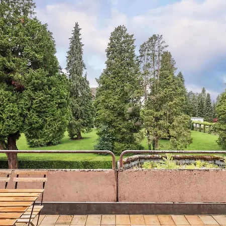 Chic 3-bedroom Near Center Apartment Zürich