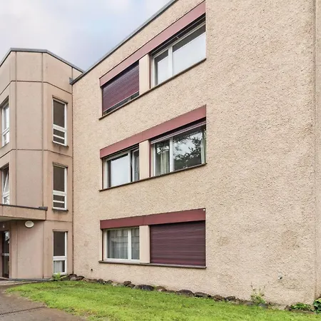 Chic 3-bedroom Near Center Apartment