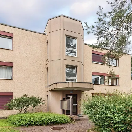 Chic 3-bedroom Near Center Apartment *