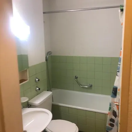 Apartment New Comfortable Basic 1 Bedroom With Sep Kitchen And Balcony