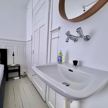 Citycentral 2 Bedroom Flat Near Main Station Zürich