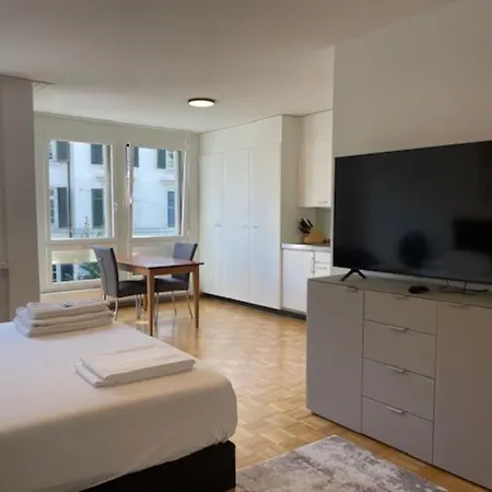 Practical And Cozy - Art 6 Apartment