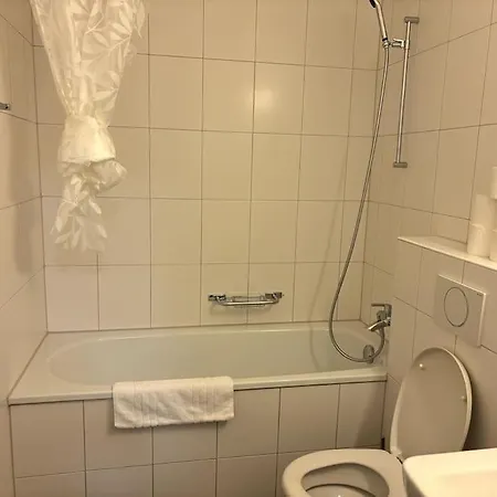Cozy 2br Near - 8 *