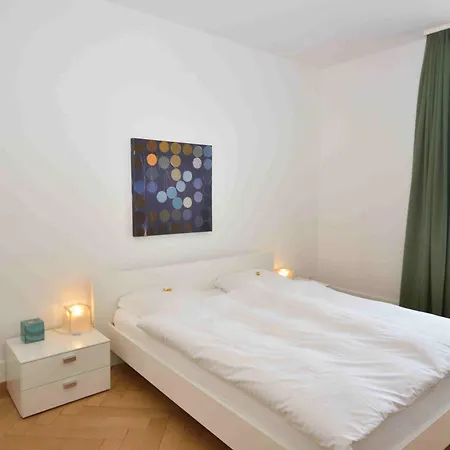 Apartment 2br Flat Near And - Stardust 22 *