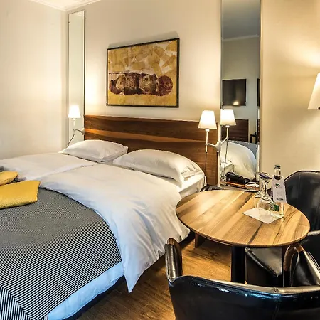 Plaza Hotel 4*
