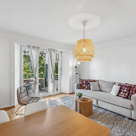 Apartment Comfortable In Oerlikon 20 Minutes Away From Airport Zürich