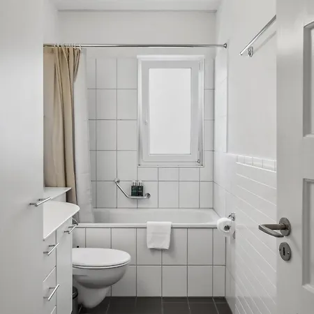 Comfortable In Oerlikon 20 Minutes Away From Airport Apartment