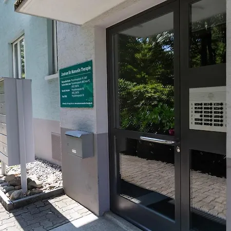 Very Spacious With Balcony - Parkview 2 Apartment