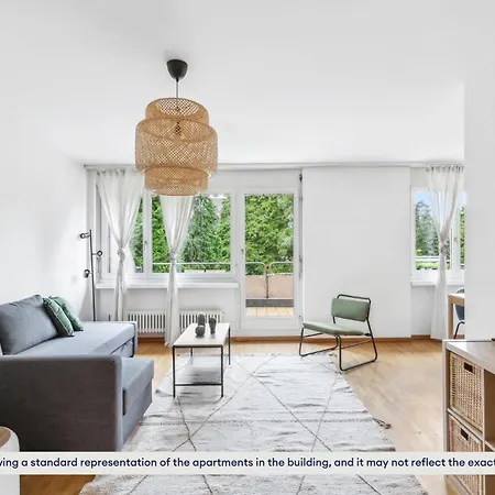 Chic 3-bedroom Near Center Apartment