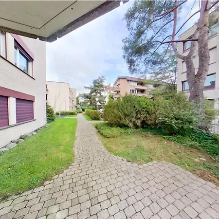 Apartment Chic 3-bedroom Near Center *