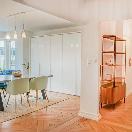 Homestay Downtown - Large, Quiet Private 
