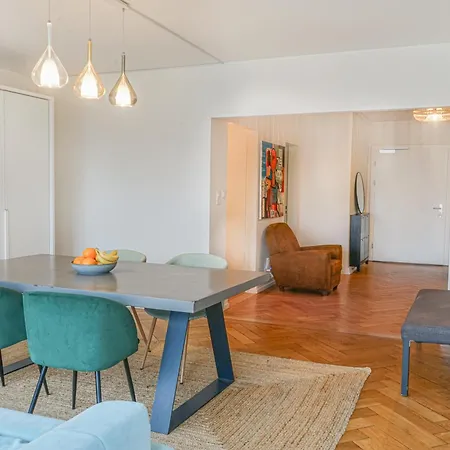 Homestay Downtown - Large, Quiet Private 