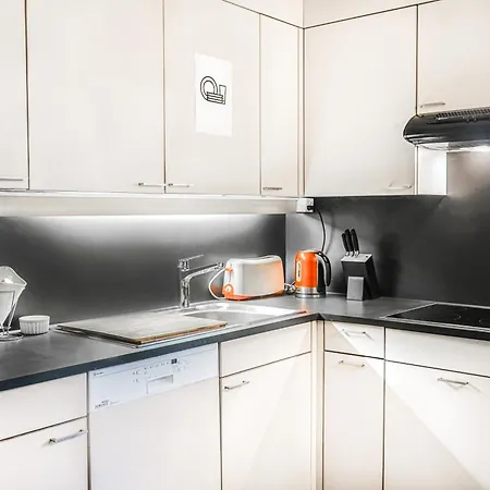 Homestay Downtown - Large, Quiet Private 