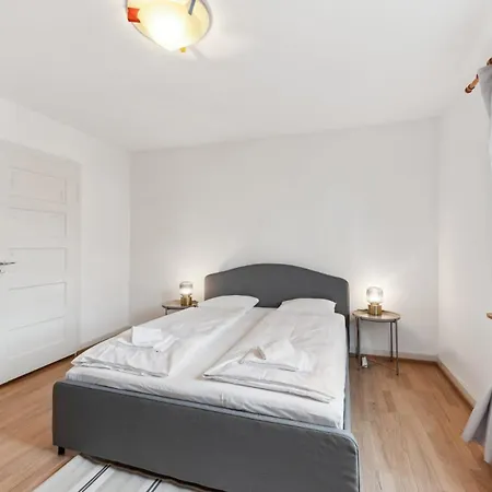 Basic With Full Kitchen * Zurich