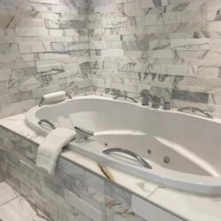 Luxury 250sqm With Ac & Parking Apartment