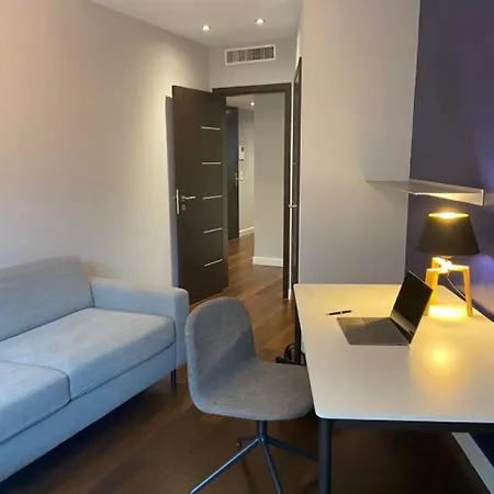 Luxury 250sqm With Ac & Parking Apartment *
