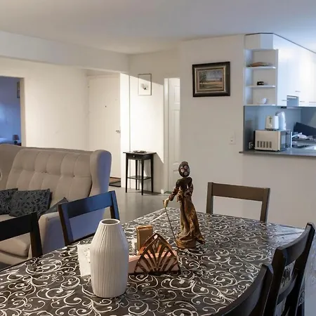 2 Bedroom Aus41-4f- 8045 Apartment