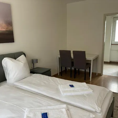 Modest In The Center - Cross 4 Apartment Zürich