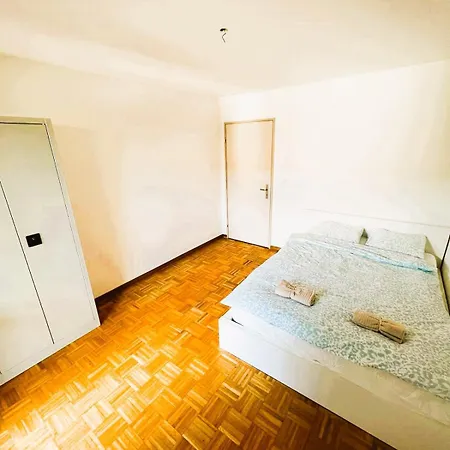 Zurich Center Flats With Balcony - Rigid Apartment Zurich