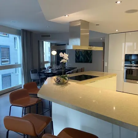 Luxury 250sqm With Ac & Parking Apartment