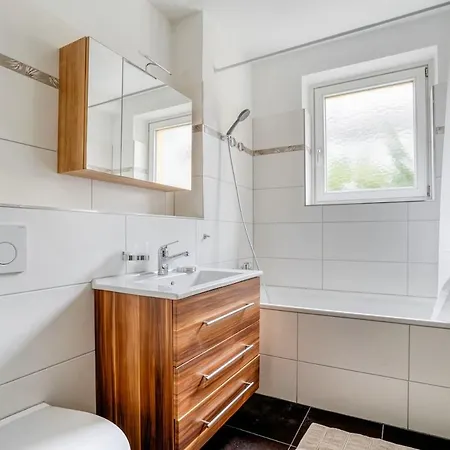 Apartment Olive - 90 Qm, 3 Schlafzimmer, Balkon & Moderne Kueche *