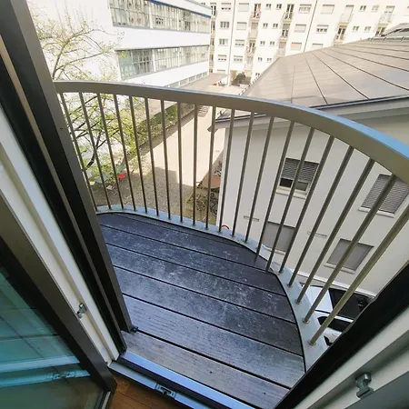 Modern With Balcony In Center A Hoh - Self Checkin Apartment *