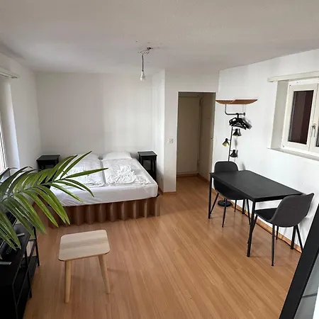 Comfortable In Great Location Apartment *