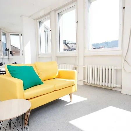 Basic & Cozy & Walkable *