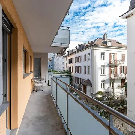 1br Near And Very - Hoesch 13
