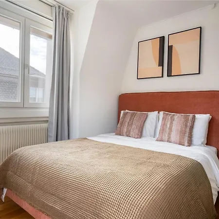Azure · Wipkingen Apartment