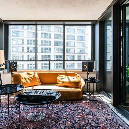 Art Loft Downtown Apartment