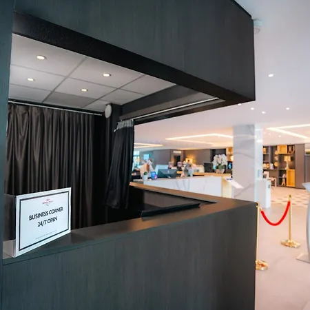 Crowne Plaza Zürich, An Ihg 4*