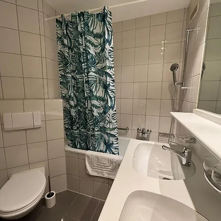 Apartment 1br Near - Joy St3 R *