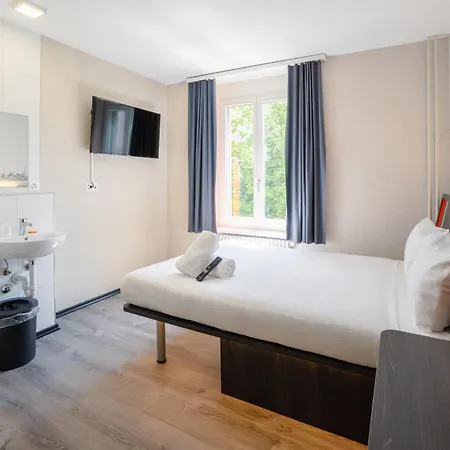 Hotel Easyhotel Main Station 3*