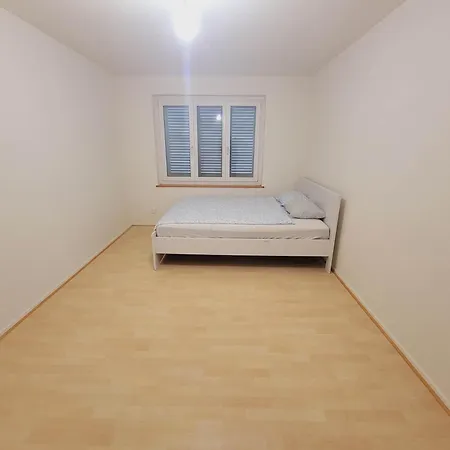 Apartment 5-bed Huge Flat In - Schurgi - Self Checkin